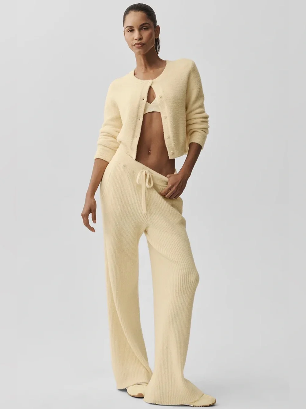 ALO YOGA | ✨NEW✨ Snuggle Up Sweater Cropped Cardigan in Candlelight